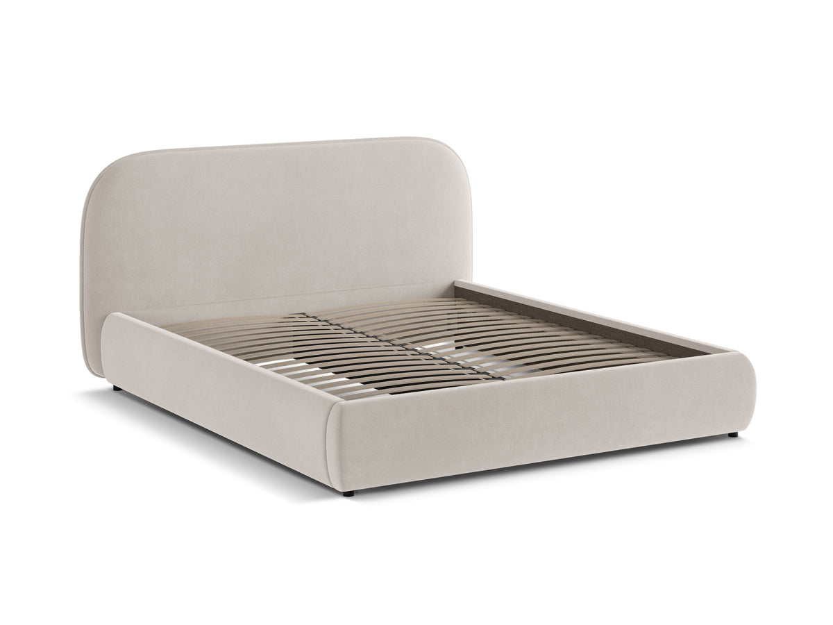 Murada Bett von Micadoni mit gepolstertem Kopfteil, Gestell aus Möbelplatte und Sperrholzlatten, schwarzen Kunststoffbeinen, Farbe Light Beige Melange-Tracy.