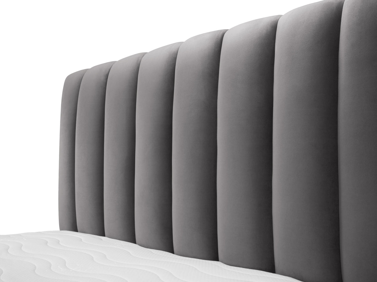 Kelp Bett mit Stauraum und Headboard 160cm in Grey-Bluvel präsentiert im Onlineshop von KAQTU Design AG. Bett ist von Micadoni