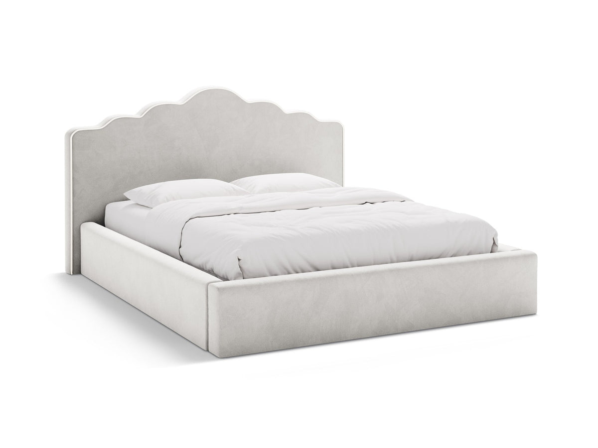 Samtbett Dream in Elfenbein mit gepolstertem Kopfteil, Bettkasten mit Gaslift-Öffnung und niedrigen Beinen aus Polypropylen.