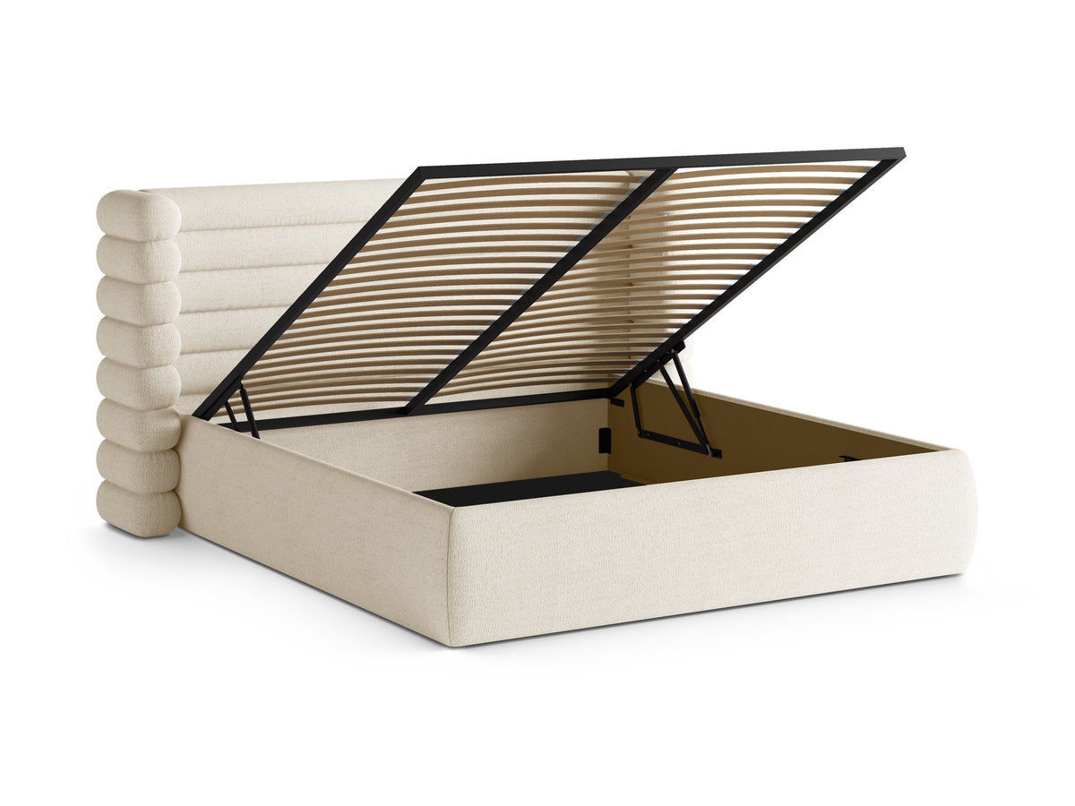 Stauraumbett Mount mit gepolstertem Kopfteil, Rahmen aus massiver Kiefer und MDF, Beine aus schwarzem Polypropylen, Bettkasten mit Gaslift-Mechanik.