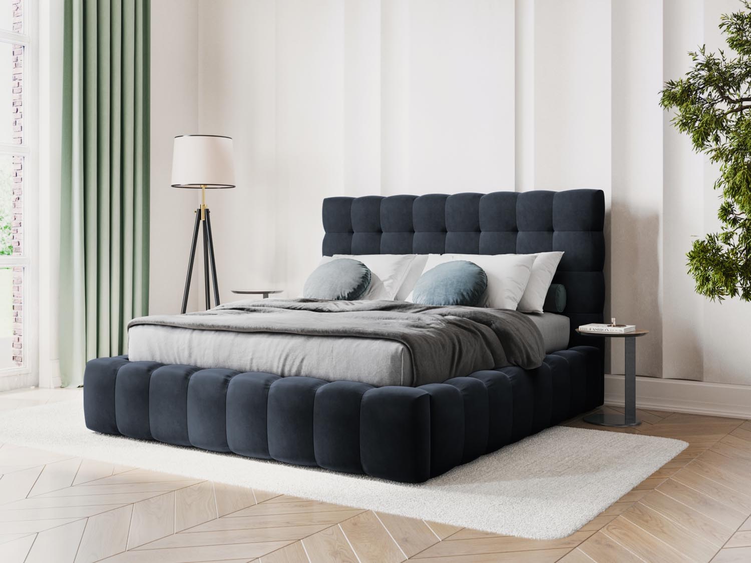 Entdecken Sie das stilvolle Mamaia Velour Bett von Micadoni mit praktischem Stauraum und komfortablem Headboard – ideal für Ihr modernes Schlafzimmer!