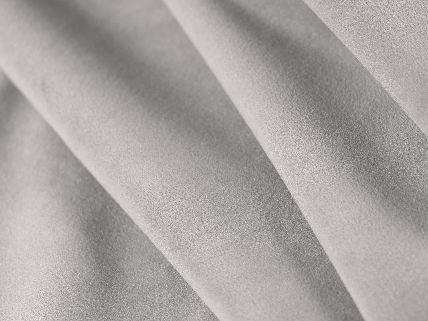Luxuriöses Miley Velour Bett in zartem Silber-Blau, ideal für stilvolle Schlafzimmer, mit integriertem Stauraum und elegantem Kopfteil.