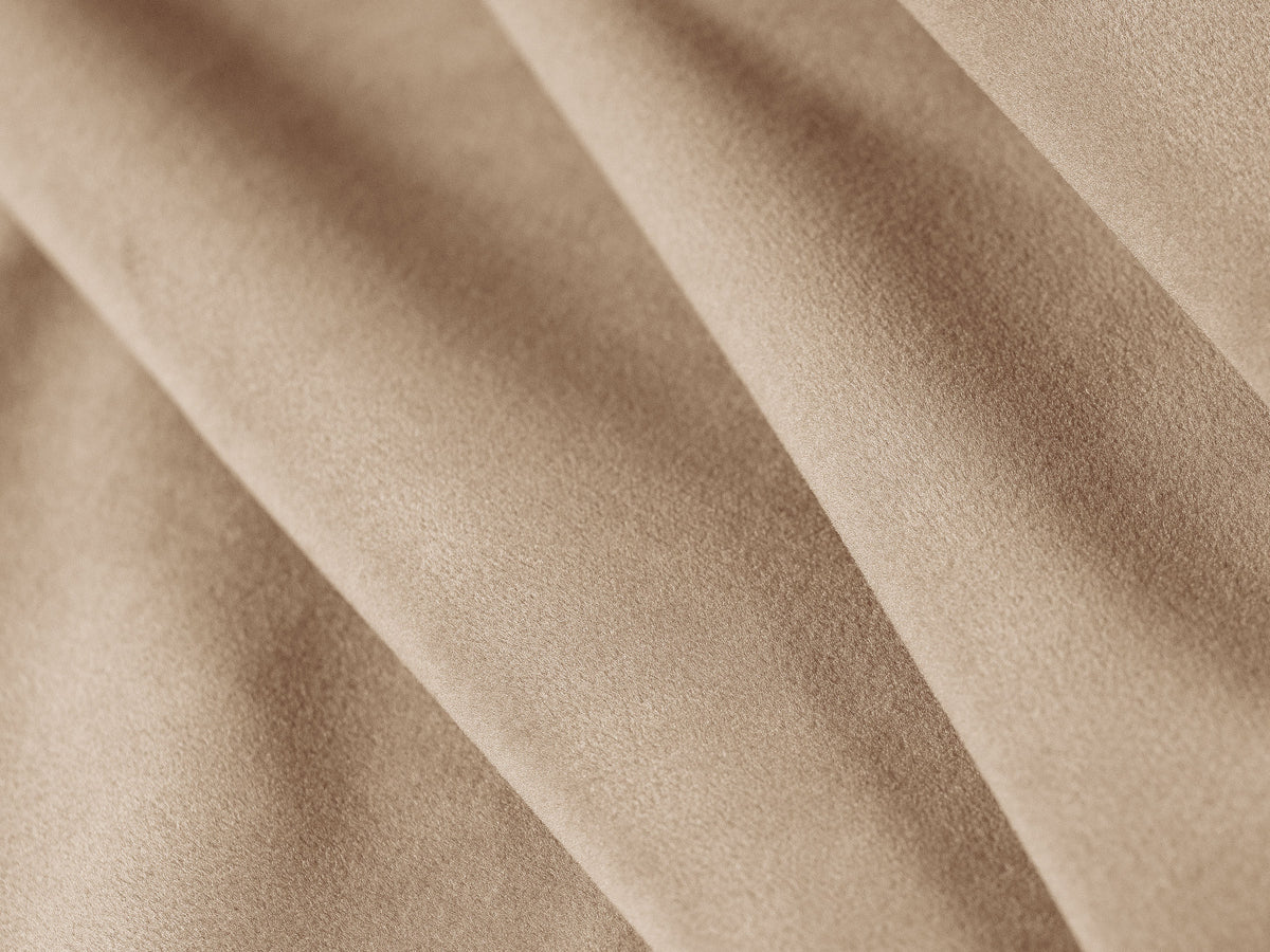 Aveline Bett mit gepolstertem Kopfteil, Stoffbezug Wind, Liegefläche 200 x 200 cm, schwarze Holzbeine, Farbe Ivory-Wind, von Micadoni