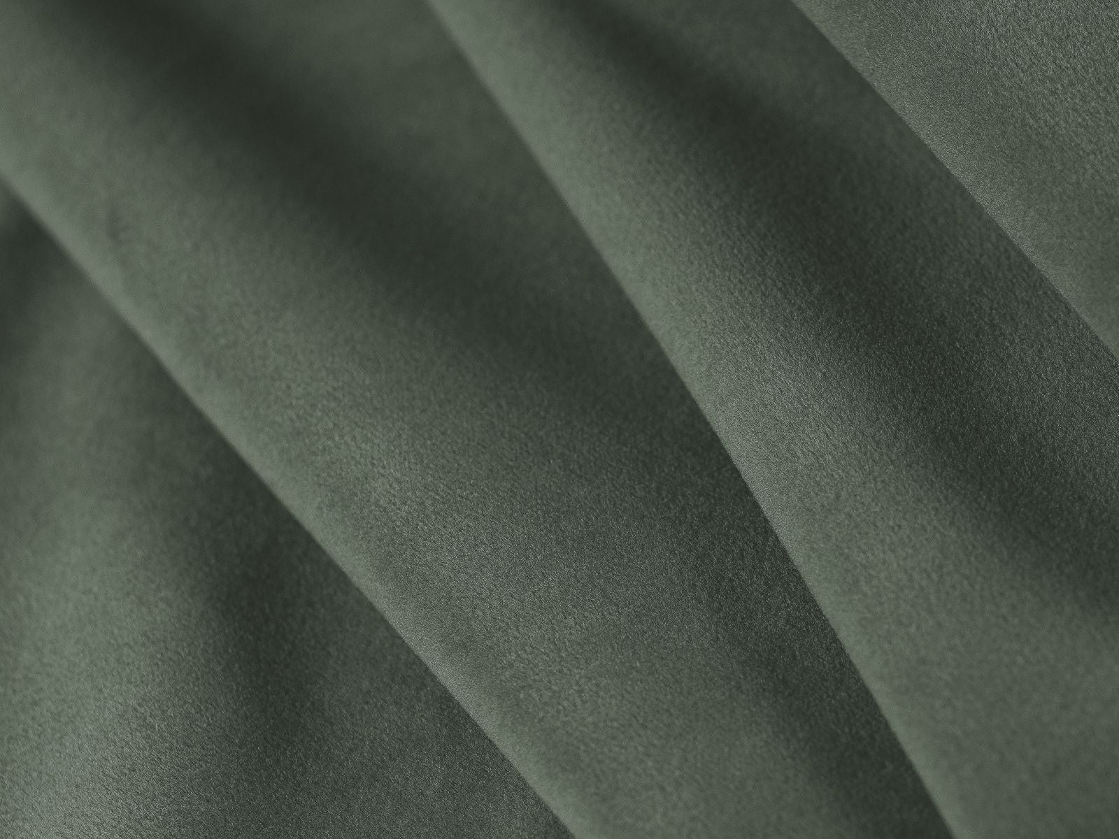 Stilvolles Ovalo Bett mit 200 cm hohem Kopfteil und integriertem Stauraum, bezogen mit grünem Magic Velvet für zeitgemäße Eleganz.