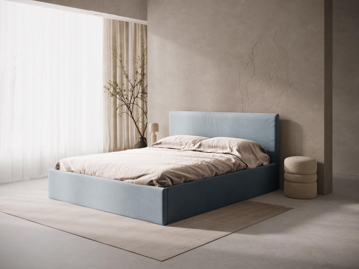 Susan Bett mit Stauraum 200cm in Light Blue-Bluvel präsentiert im Onlineshop von KAQTU Design AG. Bett ist von Micadoni