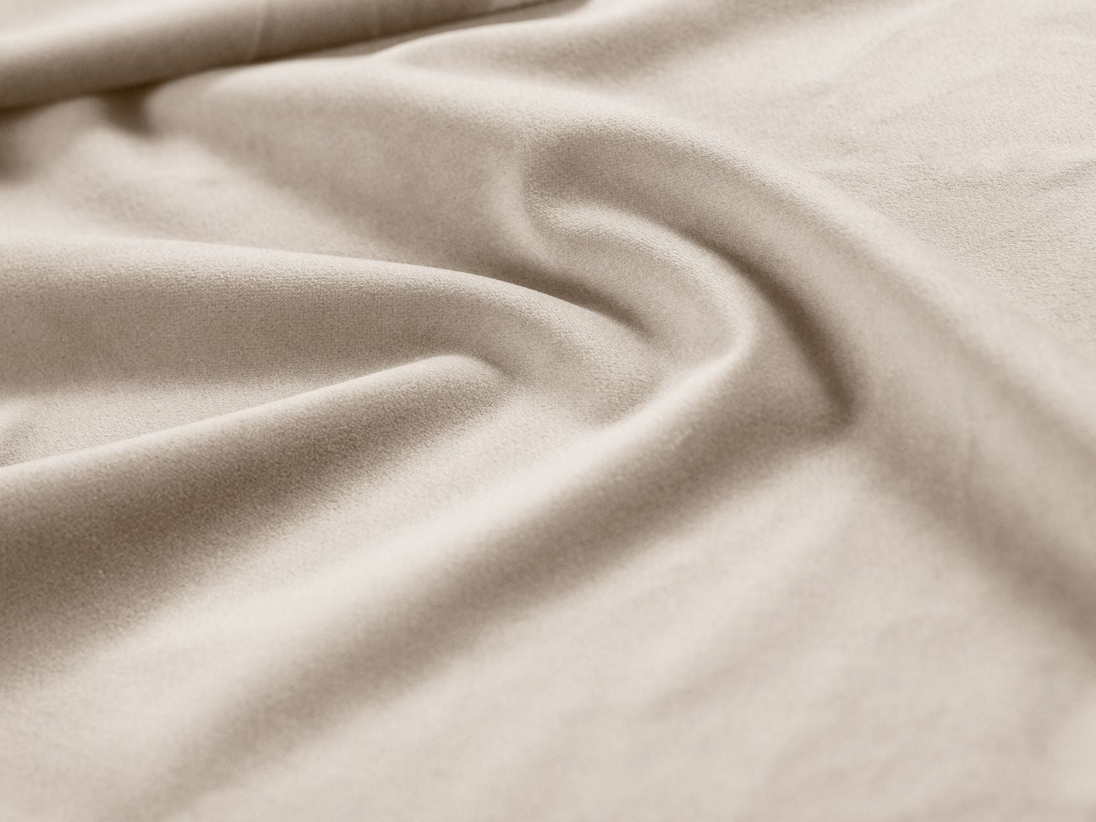 Elegantes Amy Bett mit 90 cm Breite, bietet cleveren Stauraum und ein ansprechendes Kopfteil, ideal für stilvolle Schlafzimmer.