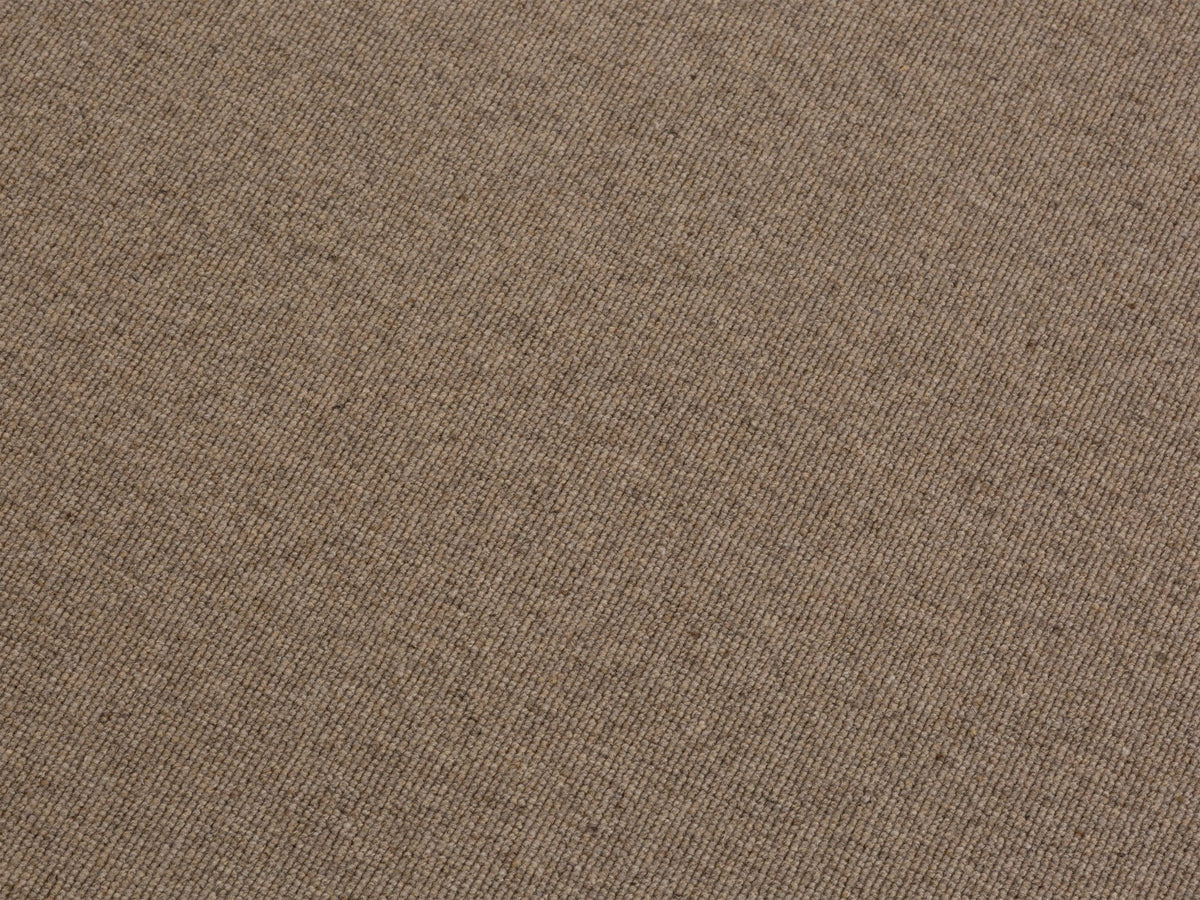 Dunkelbeiger Terra Teppich aus 100% Wolle von Micadoni, rechteckige Form, Grösse 230 x 160 cm, flacher Flor mit sauber verarbeiteten Kanten.