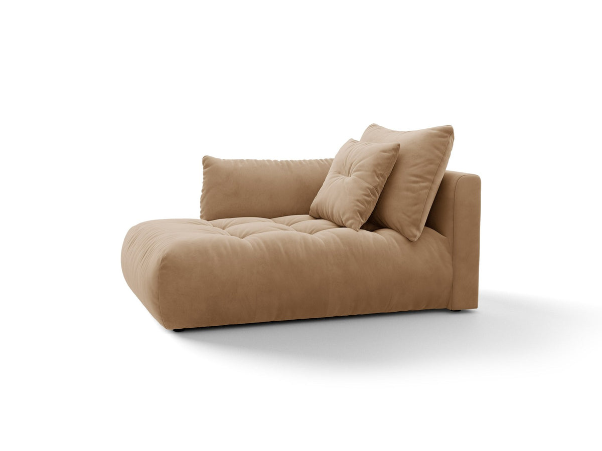 Beige Chaiselongue Bloom von Micadoni mit Veloursbezug Casino Pearl, schwarzen Kunststoffbeinen und gepolsterter Rückenlehne.