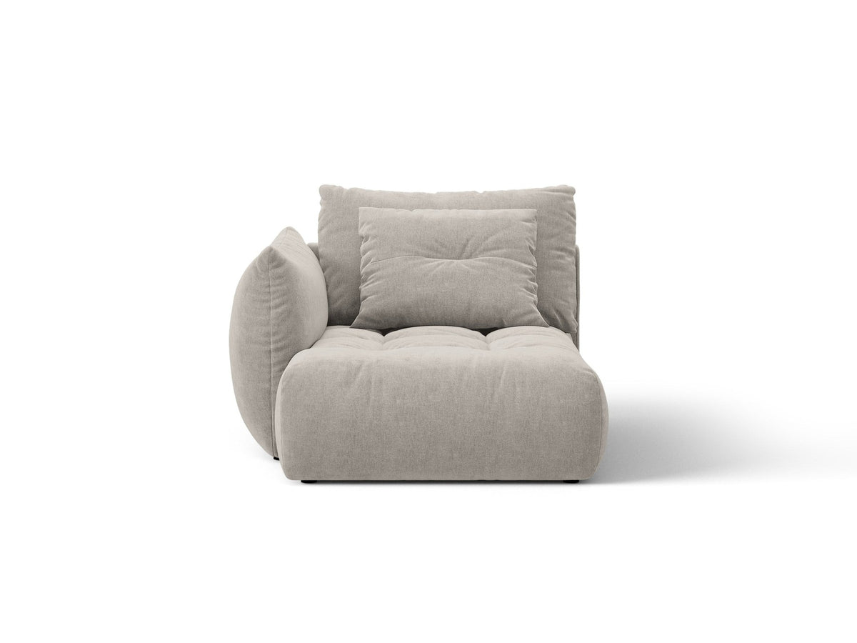 Beige Chaiselongue Bloom von Micadoni mit Veloursbezug Casino Pearl, schwarzen Kunststoffbeinen und gepolsterter Rückenlehne.