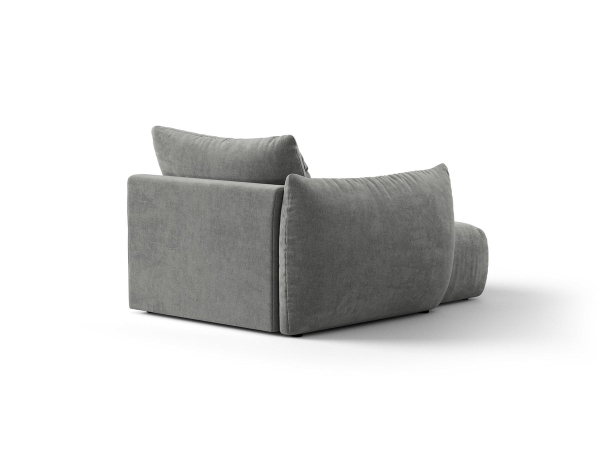 Beige Chaiselongue Bloom von Micadoni mit Veloursbezug Casino Pearl, schwarzen Kunststoffbeinen und gepolsterter Rückenlehne.