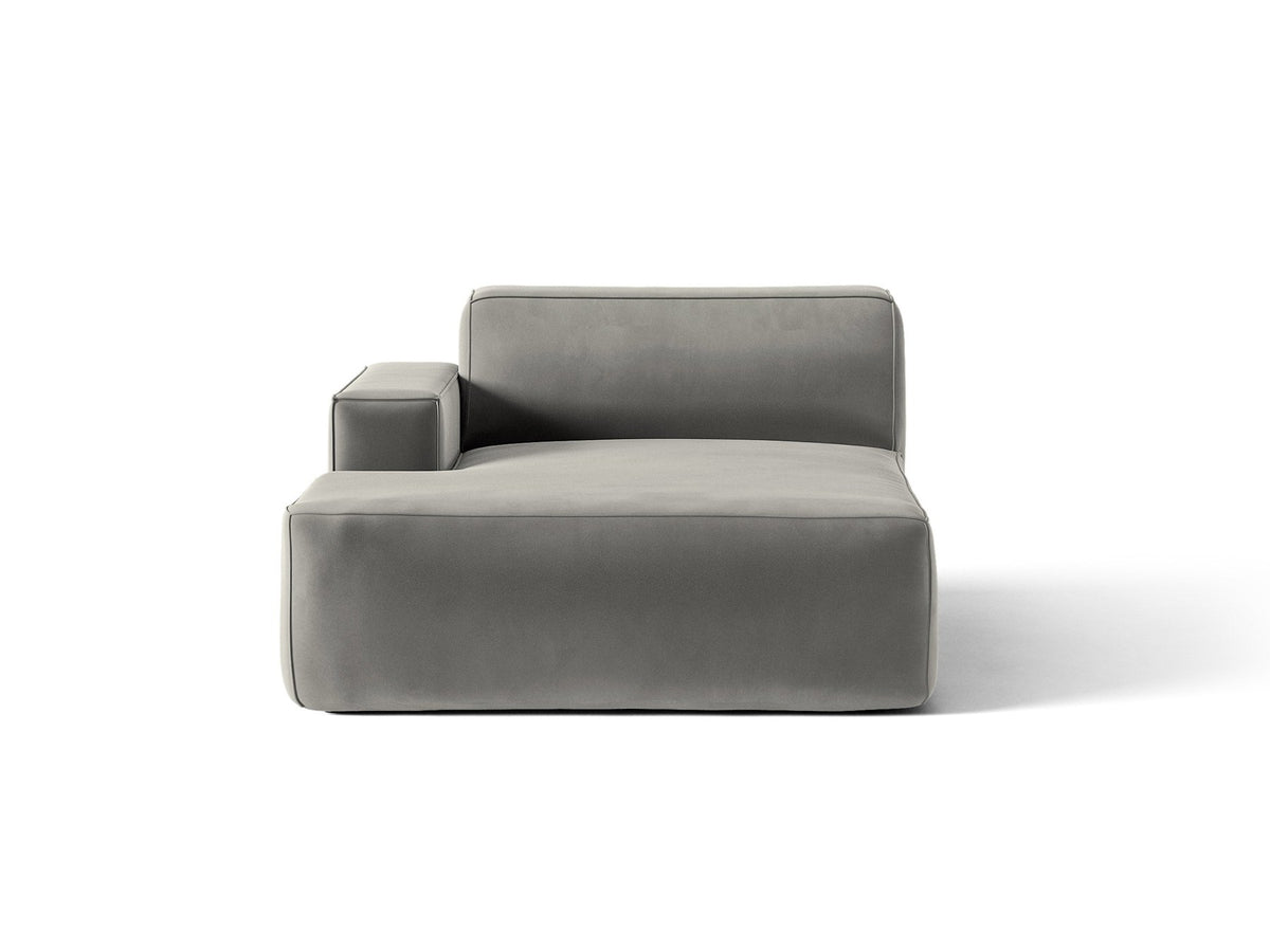 Jodie Chaiselongue von Micadoni in leichtem Beige, Venus-Samtstoff-Bezug, schwarze Kunststoffbeine, modulares Sofa-Element mit linker Ausrichtung.