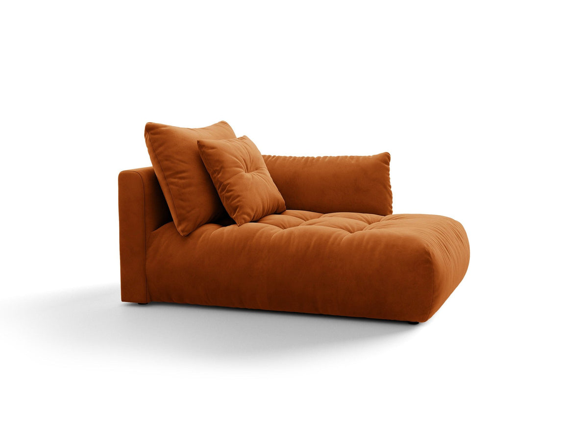 Modulares Sofa Bloom Chaiselongue von Micadoni in leichtem Beige mit Casino-Velours-Bezug, schwarzen Kunststoffbeinen und rechter Ausrichtung.