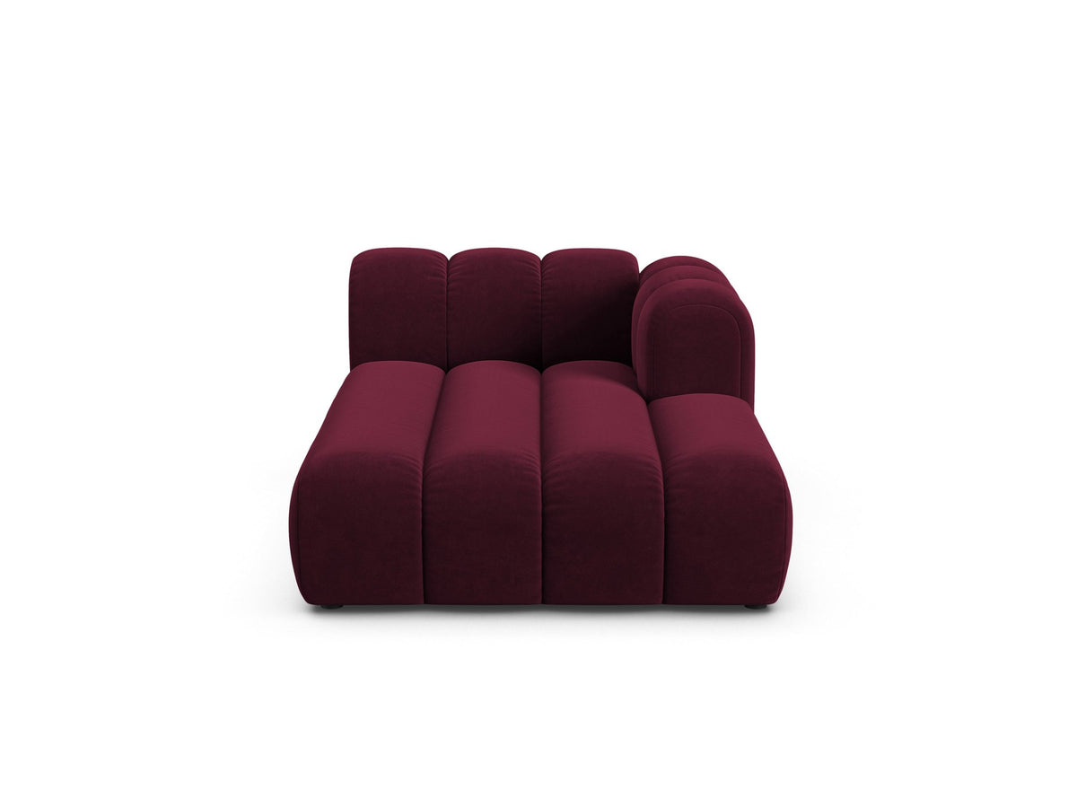 Lupine Chaiselongue von Micadoni, modulares Sofa in leichtem Beige mit Samtstoff, schwarze Kunststoffbeinen, rechte Ausrichtung.