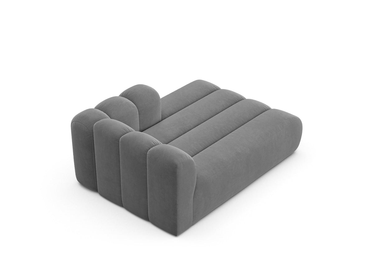 Lupine Chaiselongue von Micadoni, modulares Sofa in leichtem Beige mit Samtstoff, schwarze Kunststoffbeinen, rechte Ausrichtung.