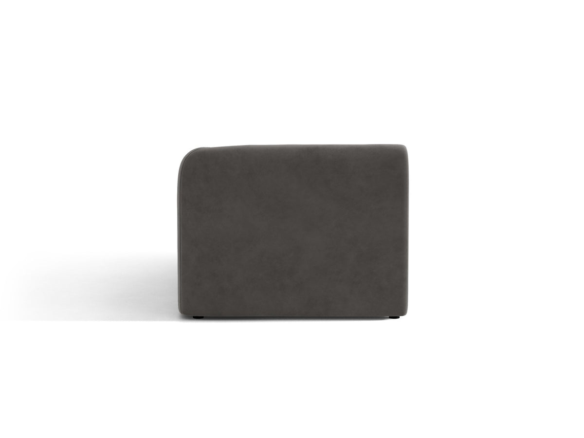 Miley Chaiselongue von Micadoni in Dunkelbeige, Stoffbezug Bluvel, rechtsseitige Ausrichtung, schwarze Kunststoffbeine, modulares Sofa-Element.