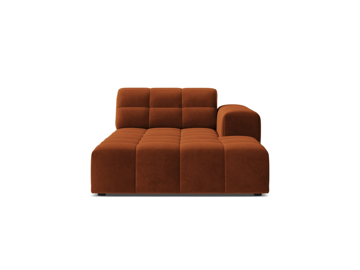 Chaiselongue Jennifer von Micadoni in Leichtes Beige mit Chenille-Bezug Eden 2 Pearl, schwarzen Kunststoffbeinen, rechts ausgerichtet.