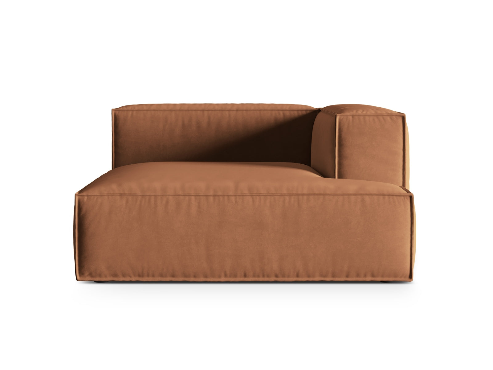 Elegante Nuria Velour Chaise Longue in sanftem Honigton, perfekt für stilvolle Wohnräume und entspannte Momente. Modulares Design von Micadoni.
