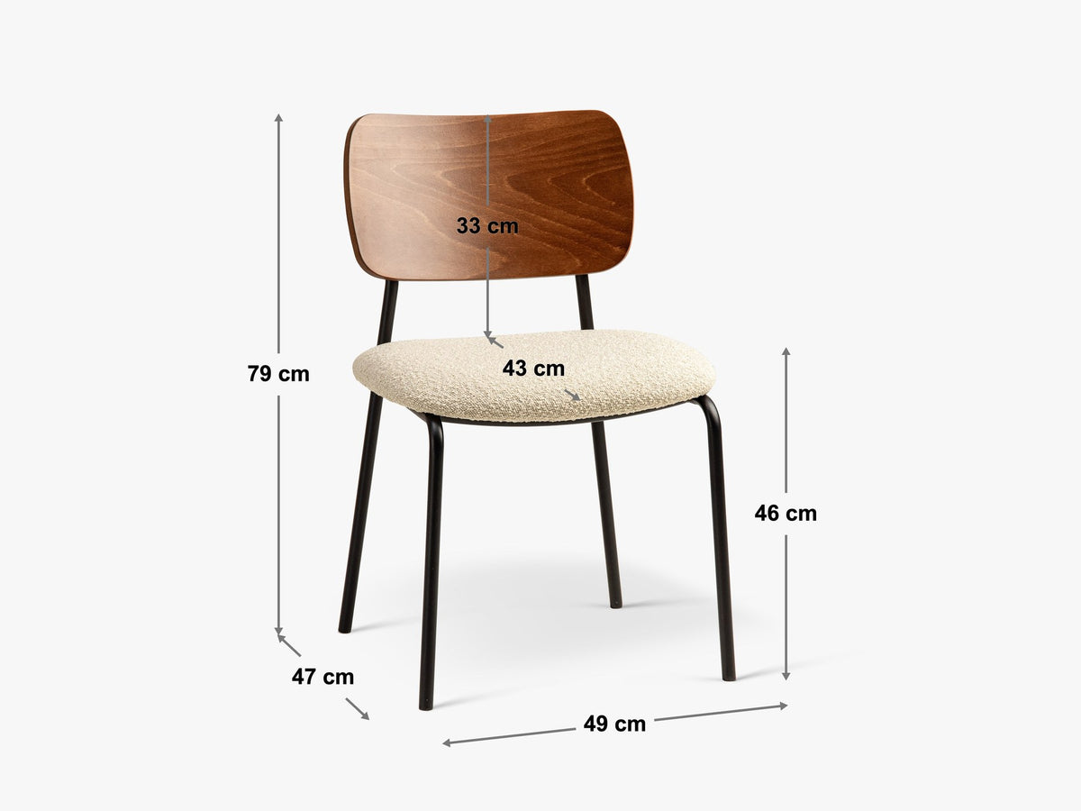 Beiger Samtstuhl mit gepolstertem Sitz aus Bouclé-Stoff, ergonomischer Rückenlehne aus Buchenholz und schwarzen Stahlbeinen im Esszimmer.