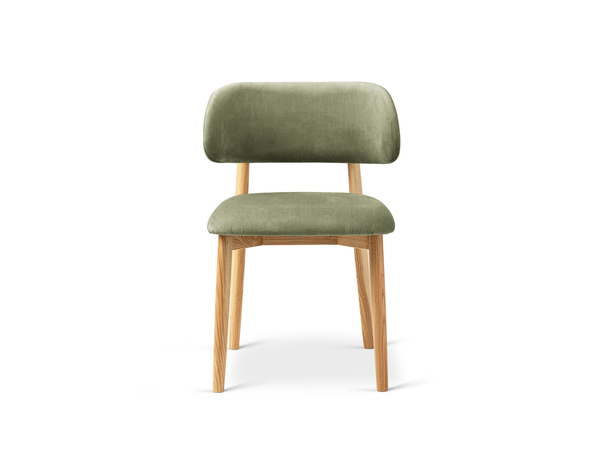 Stuhl Evan von Micadoni in Beige mit strukturiertem Bouclé-Bezug, Sitz- und Rückenpolster sowie Beinen aus natürlichem Buchenholz.