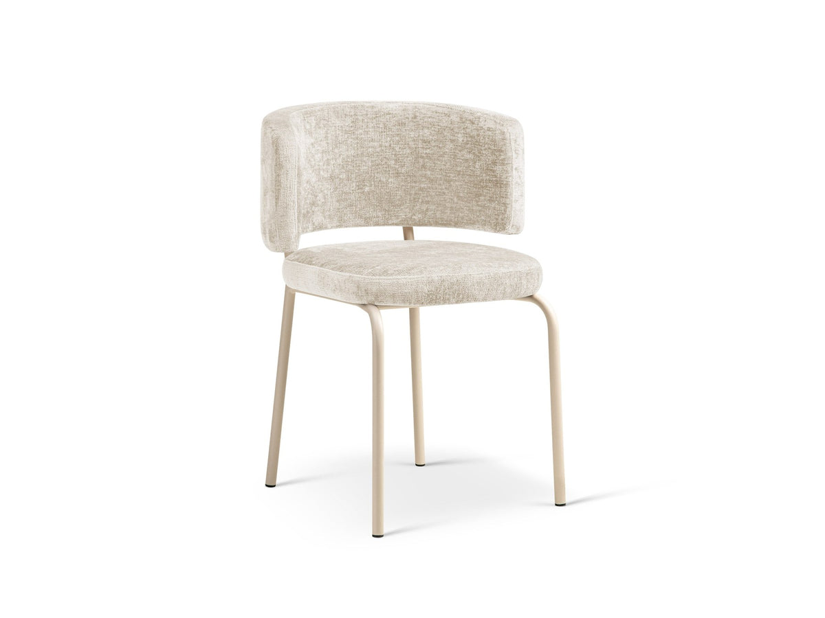 Samtstuhl Dora in Mandel beige mit gepolsterter Rückenlehne, niedriger Rückenlehnenform und Stahlbeinen in Creme, ohne Armlehnen.