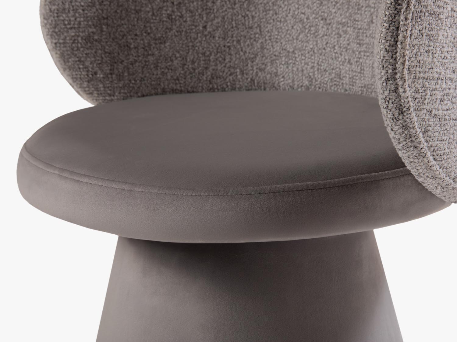 Erleben Sie den stilvollen Inez Sessel 1 Sitzer von Micadoni. Ideal für Ihr Zuhause, bietet er zeitgemässes Design und höchsten Sitzkomfort.
