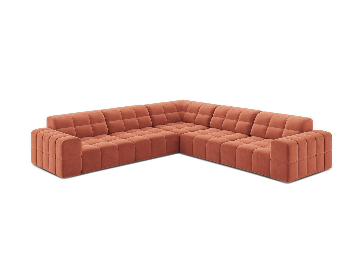Symmetrisches Ecksofa Jennifer von Micadoni in beige mit Chenille-Bezug, schwarzen Kunststoffbeinen und breiter Sitzfläche.