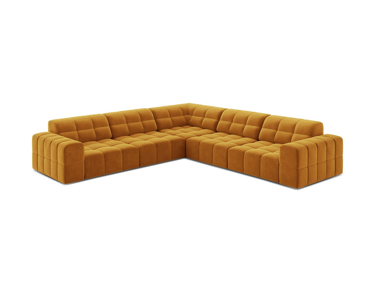 Symmetrisches Ecksofa Jennifer von Micadoni in beige mit Chenille-Bezug, schwarzen Kunststoffbeinen und breiter Sitzfläche.