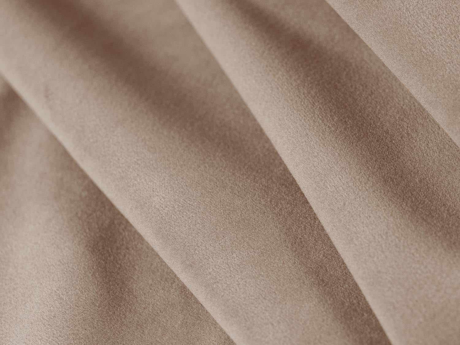 Luxuriöses 7-Sitzer Ecksofa Kaelle aus Velours in harmonischen Beige- und Blautönen, ideal für moderne Wohnräume.