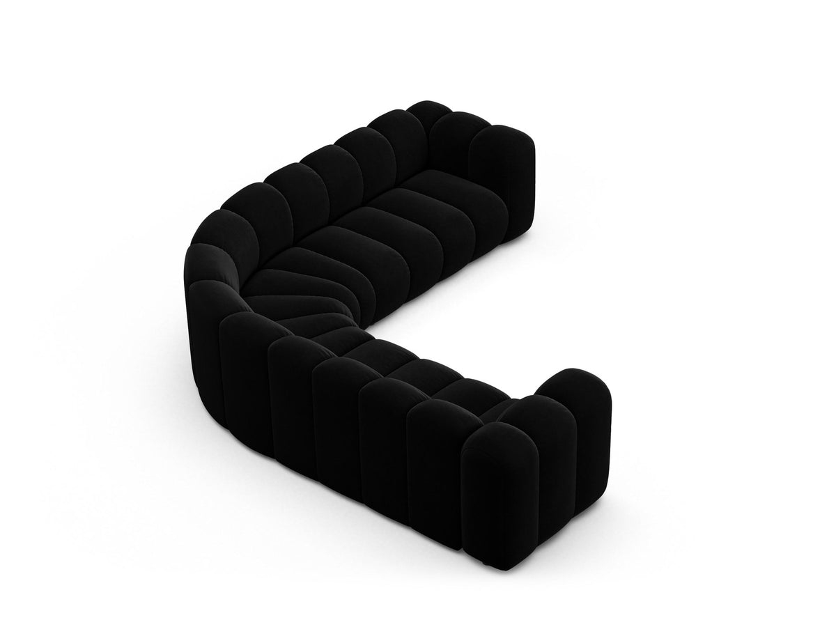 Modulares symmetrisches Ecksofa Lupine von Micadoni in leichtem Beige, Stoffbezug Venus, schwarze Kunststoffbeine, grosszügige Sitzfläche.