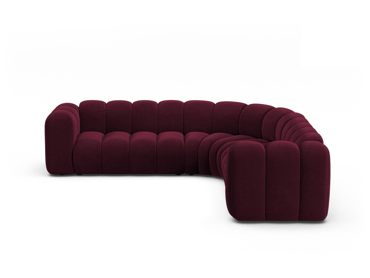 Modulares symmetrisches Ecksofa Lupine von Micadoni in leichtem Beige, Stoffbezug Venus, schwarze Kunststoffbeine, grosszügige Sitzfläche.