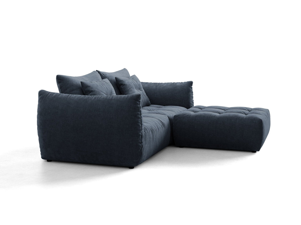 Modulares Ecksofa Bloom in leichtem Beige mit Veloursbezug Casino Pearl, schwarzen Kunststoffbeinen und tiefer Sitzfläche, linke Ausführung.