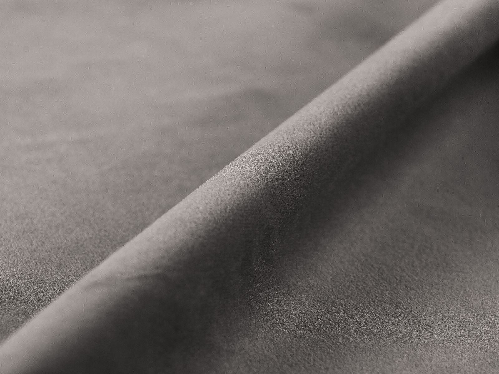 Stilvolles Kopfteil Nova in 140 cm Breite, graue Polsterung, perfekt für zeitgemäße Schlafzimmergestaltung von Micadoni.