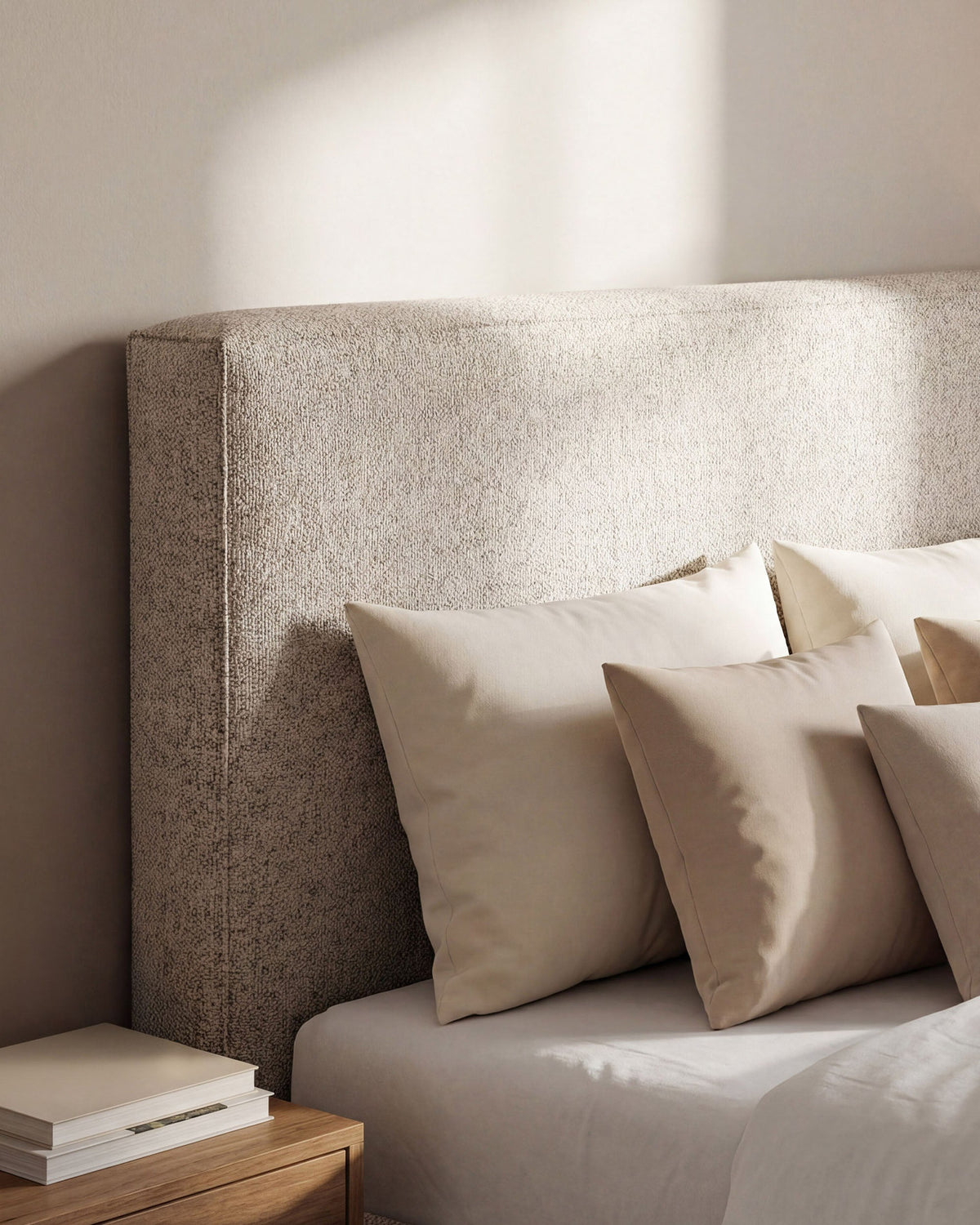 Olivia Boucle Headboard in Dark Beige-LEGEND präsentiert im Onlineshop von KAQTU Design AG. Kopfteile ist von Micadoni