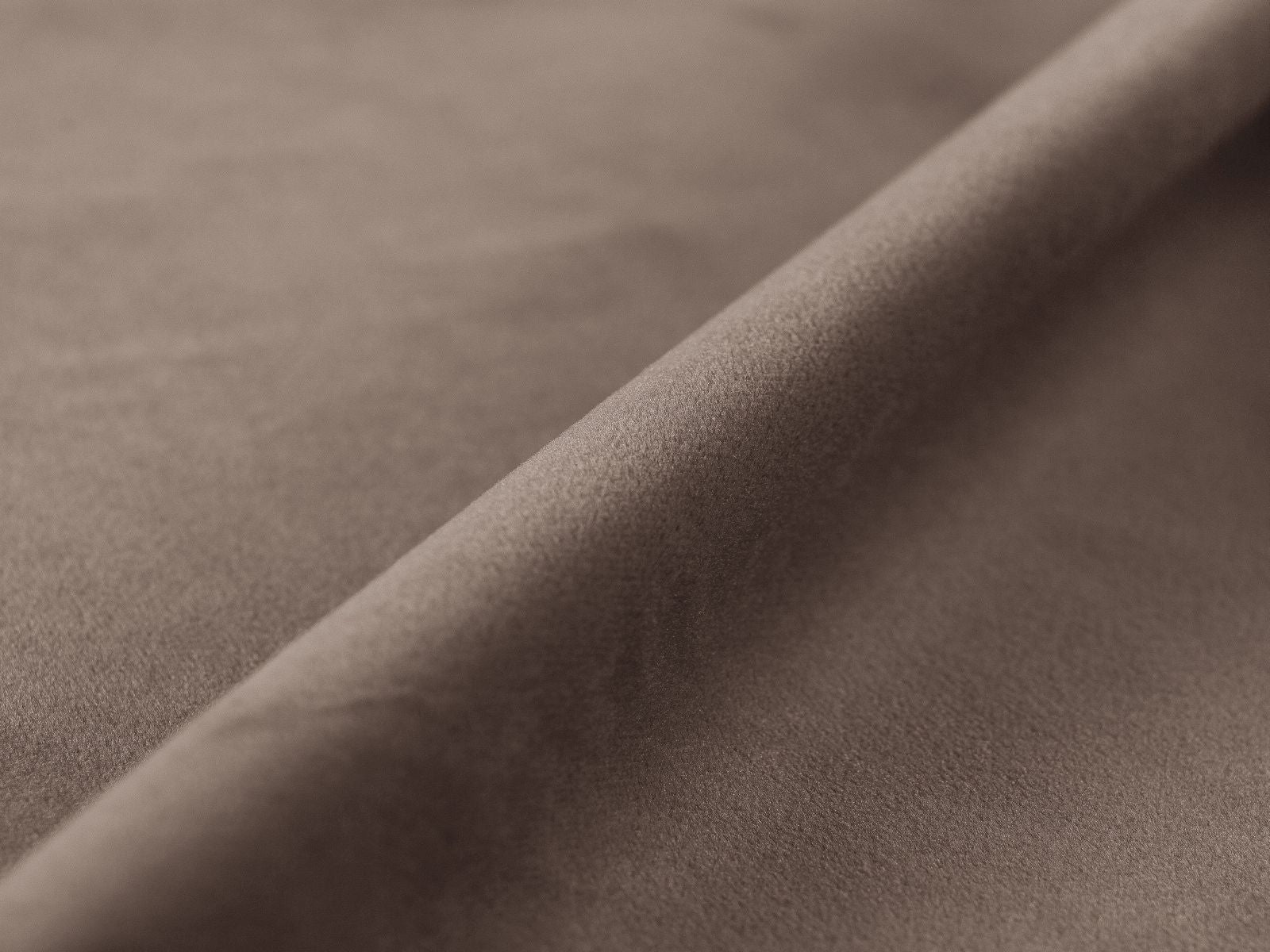 Stilvolles Kopfteil Monica in Warm Grey, 160 cm, perfekt für moderne Schlafzimmer. Hochwertige Materialien und elegantes Design von Micadoni.