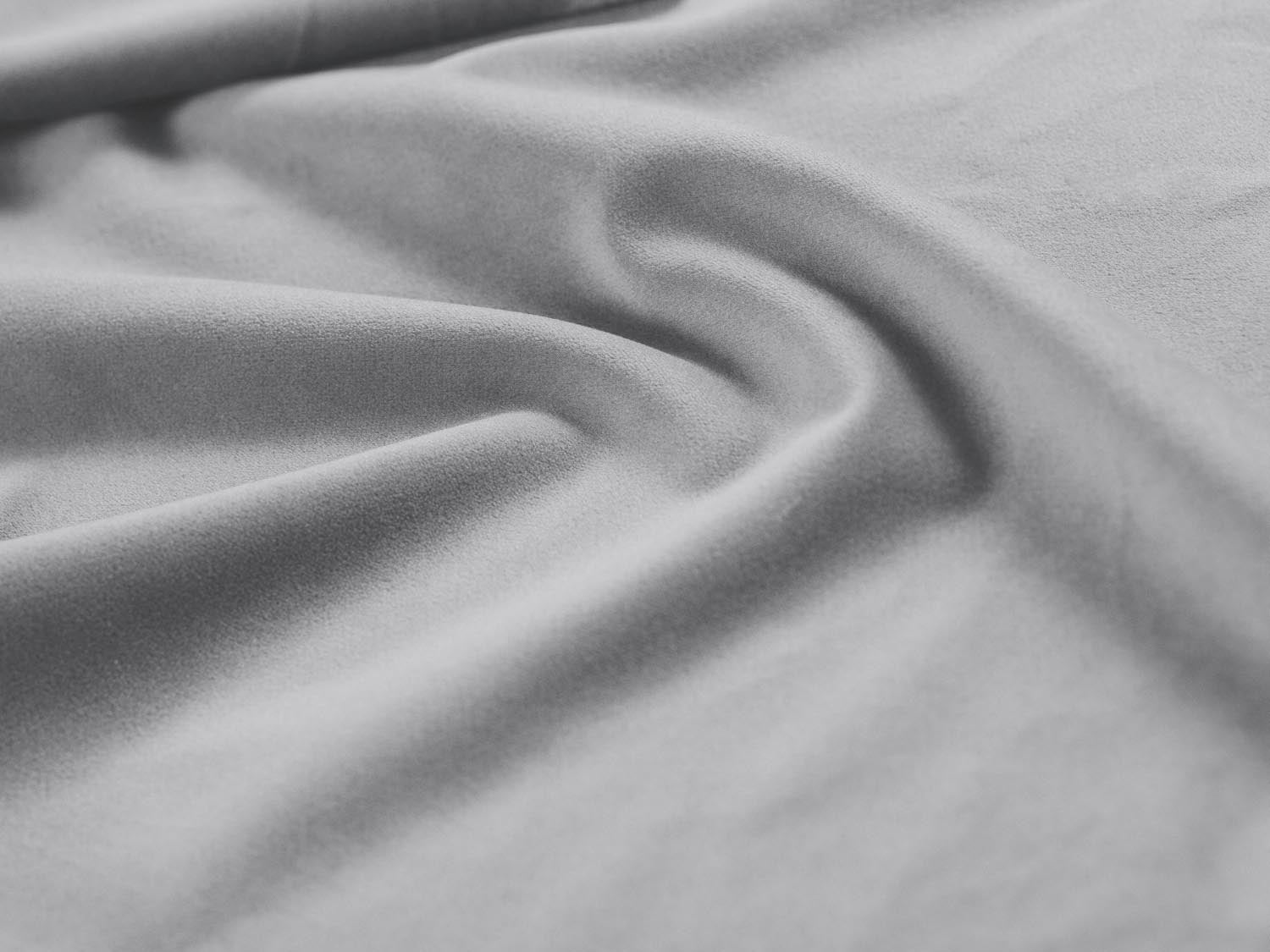 Phaedra Velour Headboard  in Silver präsentiert im Onlineshop von KAQTU Design AG. Zubehör Bett ist von Micadoni