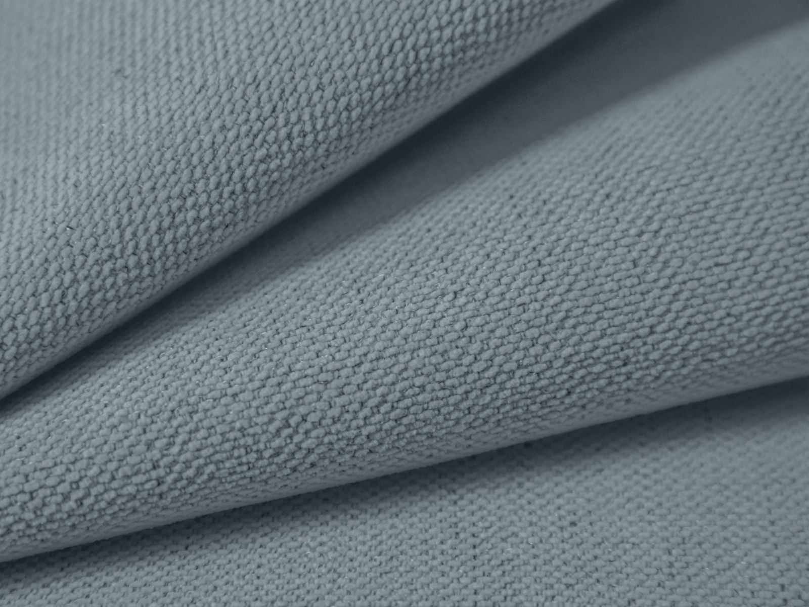 Stylisches 3-Sitzer Ecksofa Victor in sanftem Hellblau, ideal für gemütliche Abende, mit praktischer Schlaffunktion und integriertem Stauraum.