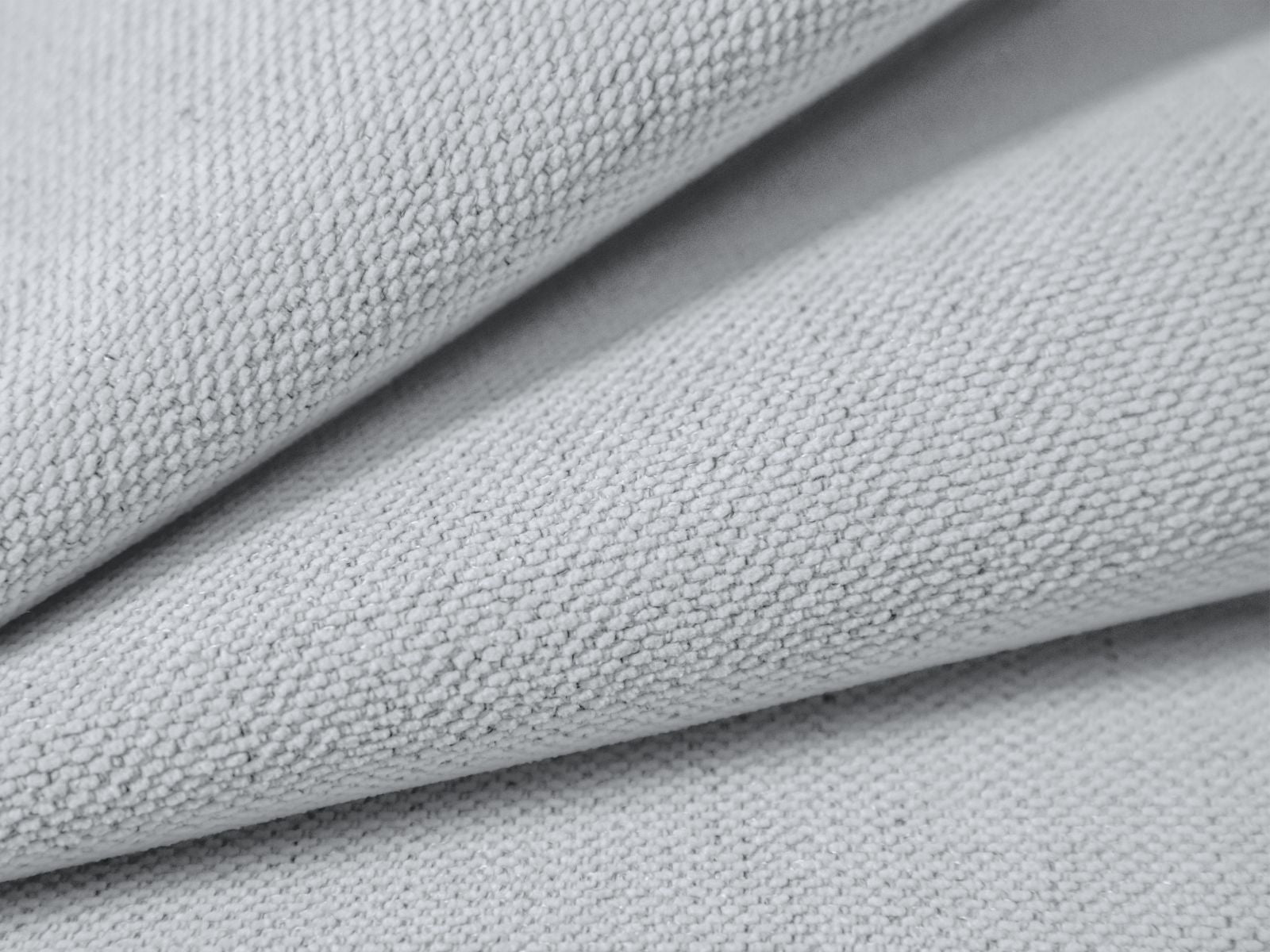 Stylisches 3-Sitzer Ecksofa Victor in zeitlosem Grau, ideal für kleine Räume, mit praktischer Schlaffunktion und integriertem Stauraum.