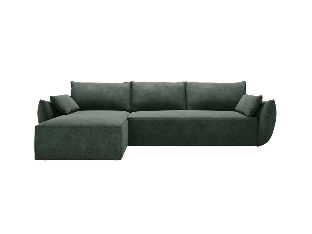 Linksseitiges Ecksofa Kaelle von Micadoni in leichtem Beige mit Chenille-Stoffbezug, schwarzen Kunststoffbeinen und ausklappbarem Bettkasten.
