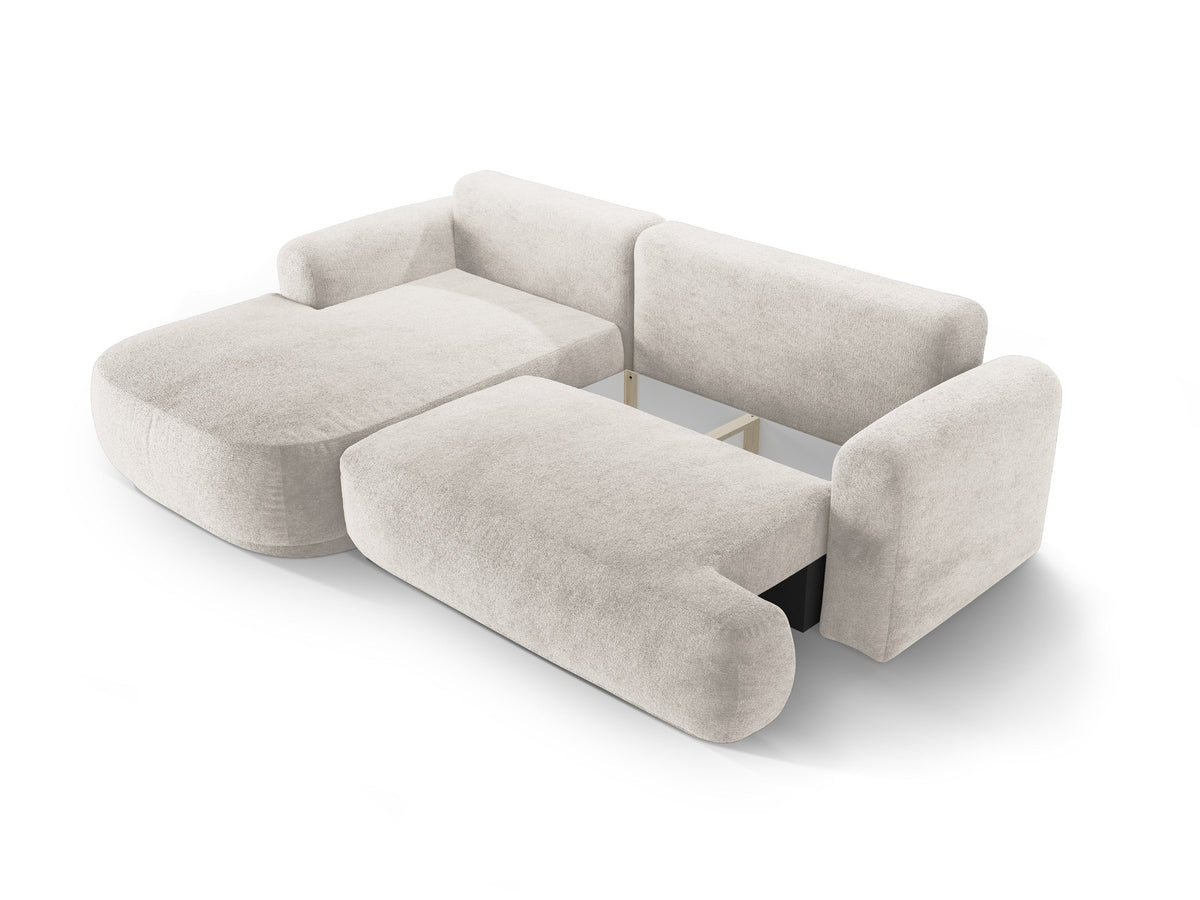 Ecksofa Ella von Micadoni in Leichtes Beige mit Veloursstoff-Bezug, schwarzen Kunststoffbeinen und ausklappbarer Liegefläche links, Retro-Form.