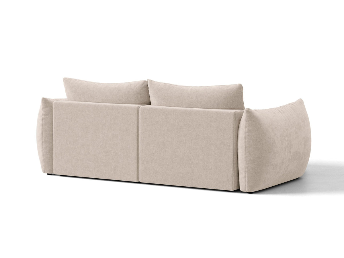 Ecksofa Bloom in Sand mit Velours-Bezug, schwarzen Kunststoffbeinen und ausklappbarer Schlaffunktion samt Bettkasten unter der Sitzfläche.