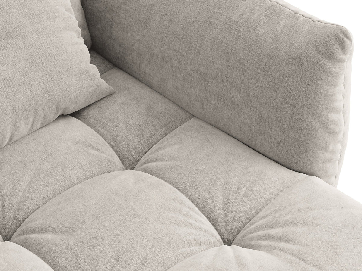 Ecksofa Bloom in Sand mit Velours-Bezug, schwarzen Kunststoffbeinen und ausklappbarer Schlaffunktion samt Bettkasten unter der Sitzfläche.