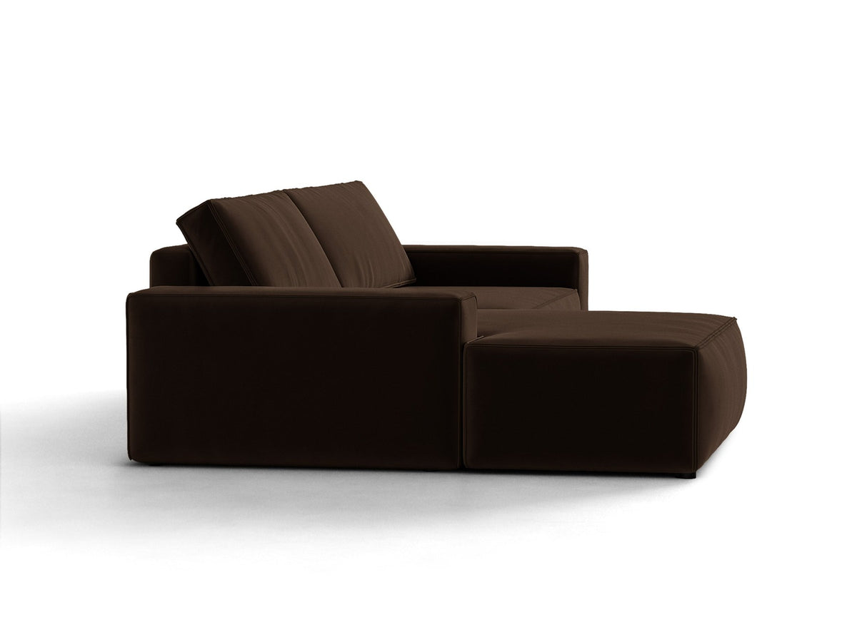 Braunes Ecksofa Jodie von Micadoni mit linker Ausrichtung, Baloo-Stoffbezug, schwarzen Kunststoffbeinen und ausklappbarem Bettkasten.