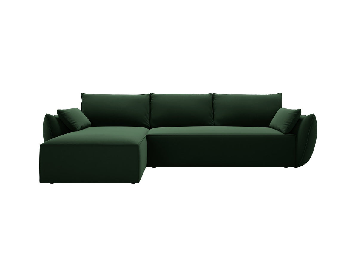 Linksseitiges Ecksofa Kaelle von Micadoni in leichtem Beige mit Chenille-Stoffbezug, schwarzen Kunststoffbeinen und ausklappbarem Bettkasten.