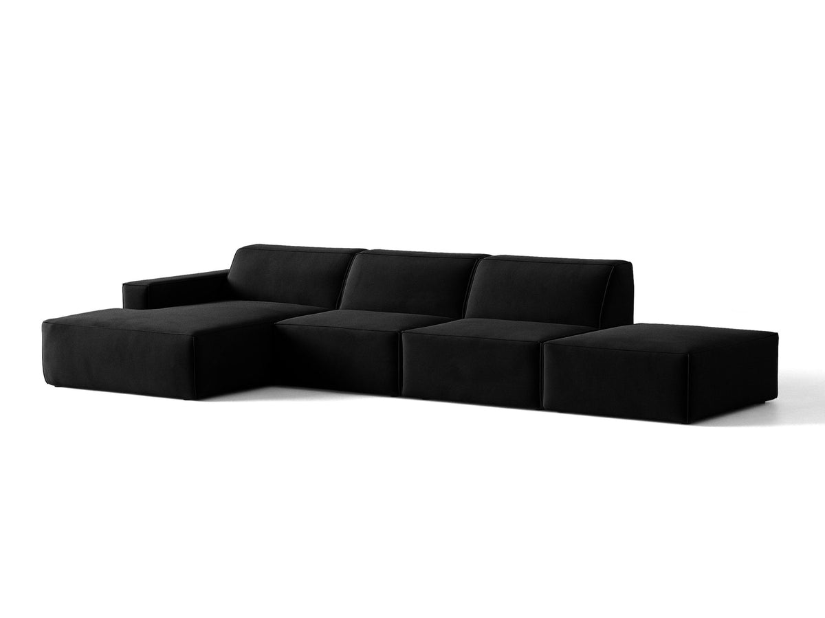 Ecksofa Jodie links von Micadoni in leichtem Beige mit Venus-Samtstoff, schwarzen Kunststoffbeinen und niedriger Rückenlehne.