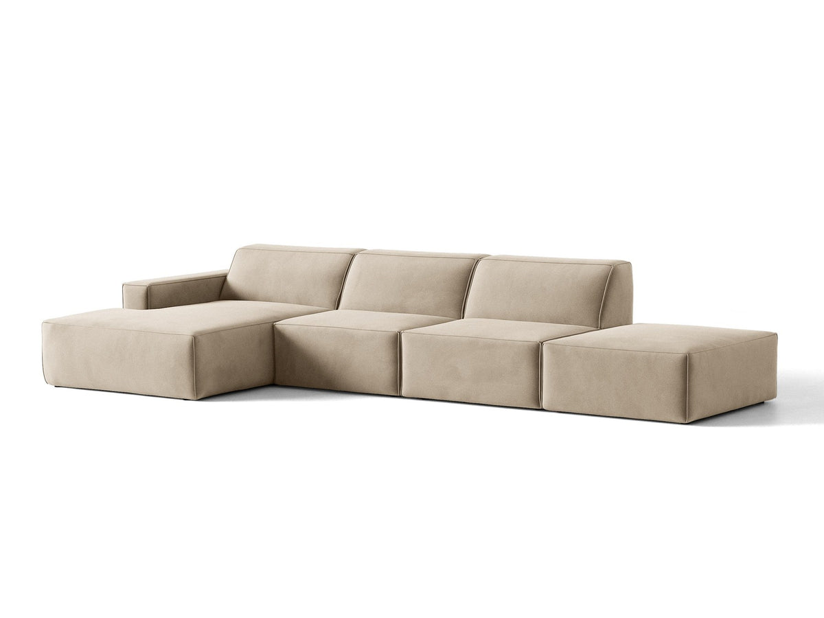 Ecksofa Jodie links von Micadoni in leichtem Beige mit Venus-Samtstoff, schwarzen Kunststoffbeinen und niedriger Rückenlehne.
