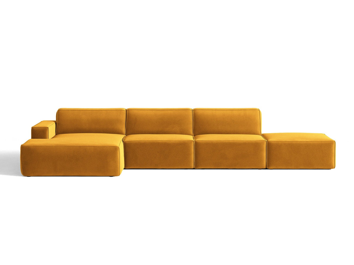 Ecksofa Jodie links von Micadoni in leichtem Beige mit Venus-Samtstoff, schwarzen Kunststoffbeinen und niedriger Rückenlehne.