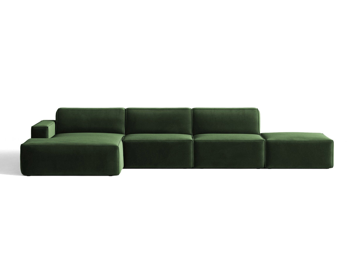 Ecksofa Jodie links von Micadoni in leichtem Beige mit Venus-Samtstoff, schwarzen Kunststoffbeinen und niedriger Rückenlehne.