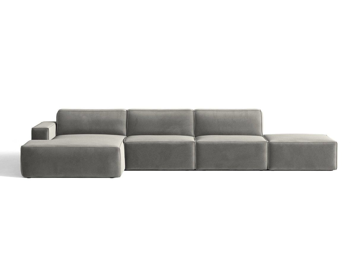 Ecksofa Jodie links von Micadoni in leichtem Beige mit Venus-Samtstoff, schwarzen Kunststoffbeinen und niedriger Rückenlehne.