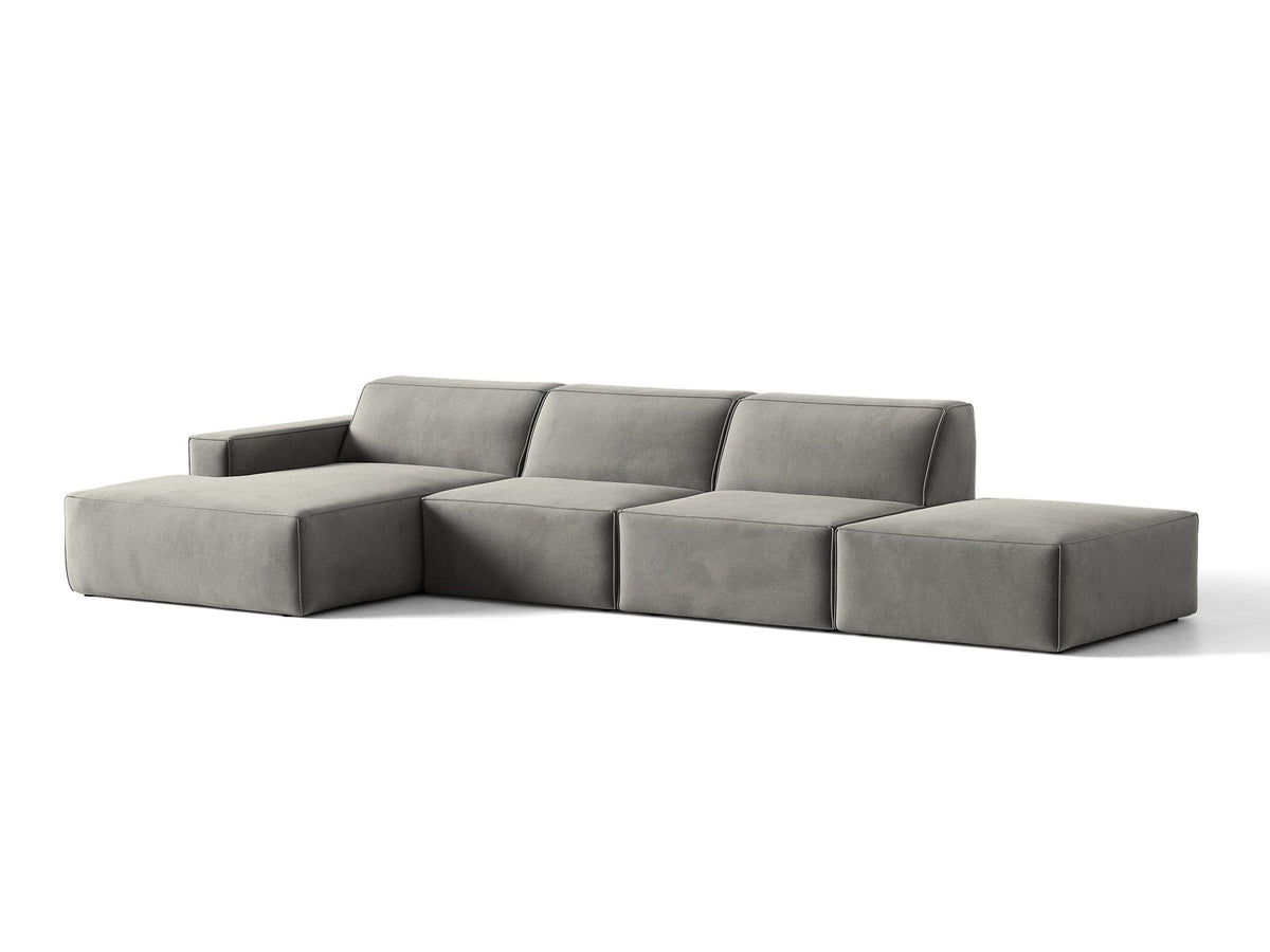 Ecksofa Jodie links von Micadoni in leichtem Beige mit Venus-Samtstoff, schwarzen Kunststoffbeinen und niedriger Rückenlehne.