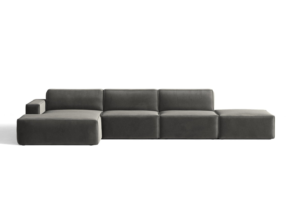 Ecksofa Jodie links von Micadoni in leichtem Beige mit Venus-Samtstoff, schwarzen Kunststoffbeinen und niedriger Rückenlehne.
